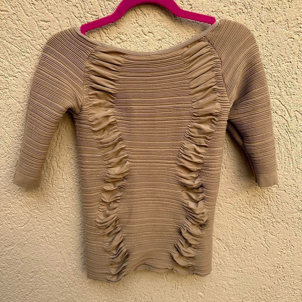 Unique tan top - Picture 5 of 7